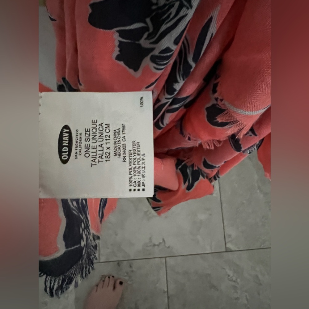 Old Navy scarf euc - Picture 3 of 3